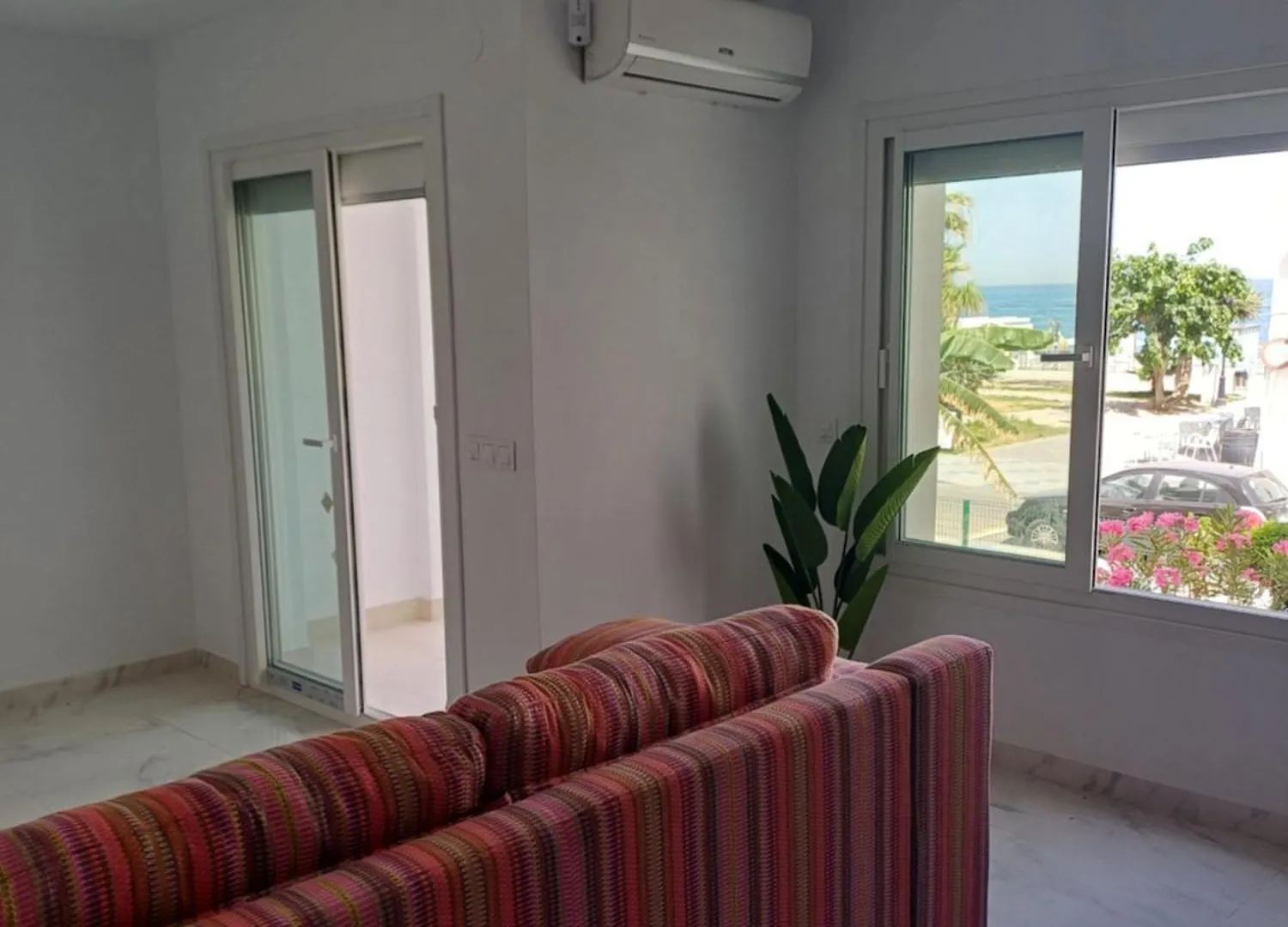Beautiful Beachfront Newly Renovated 2 Bedroom Apartment With Swimming Pool And Garden 산루이스데사비닐라스