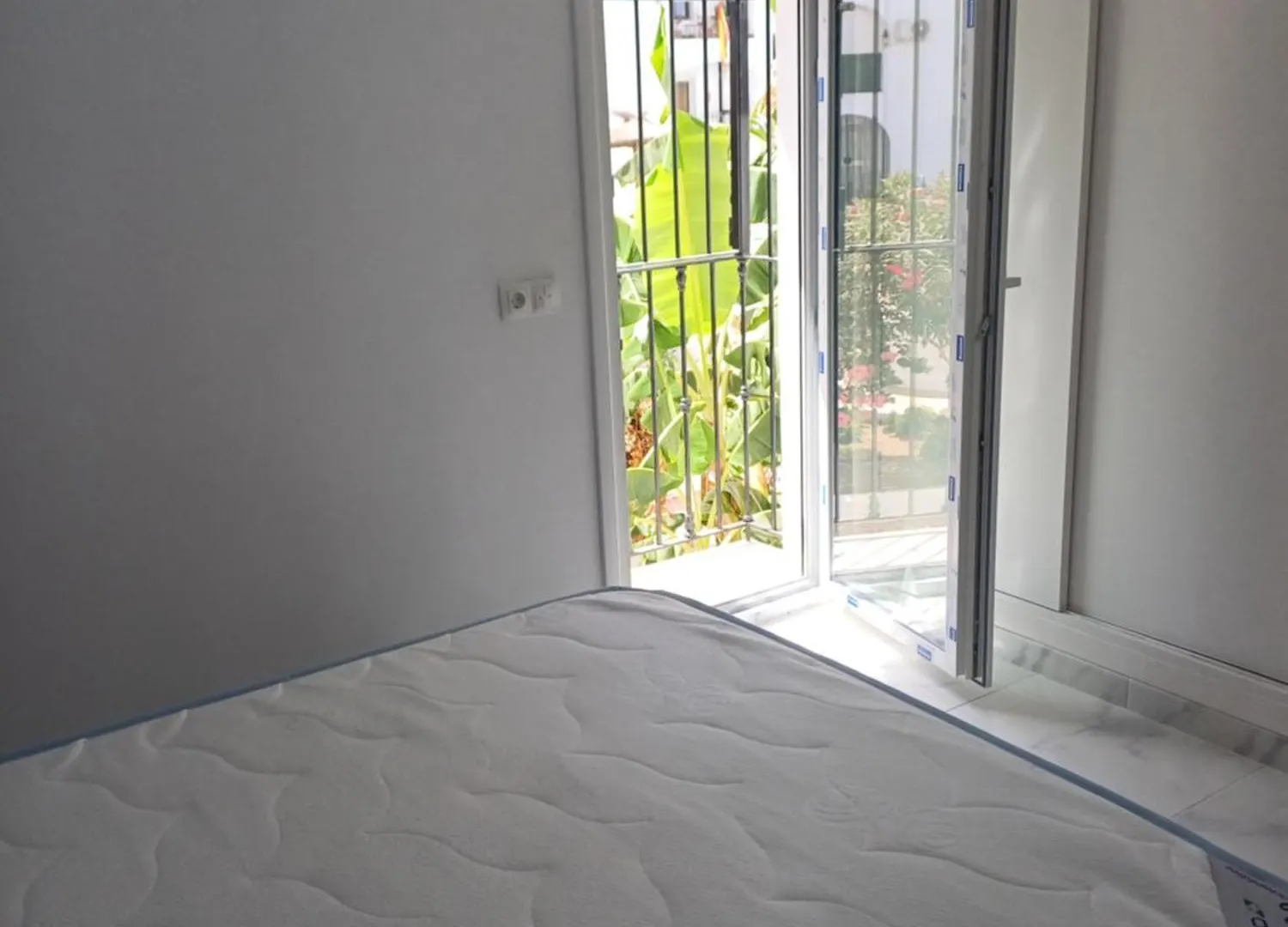 Beautiful Beachfront Newly Renovated 2 Bedroom Apartment With Swimming Pool And Garden 산루이스데사비닐라스 스페인
